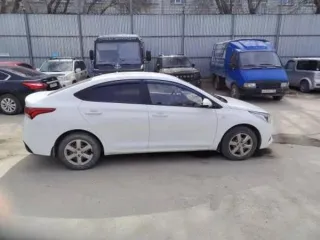 Hyundai Solaris 2017 легковой автомобиль, 2017 г.в., г/н Е427ХК154, VIN: Z94K241CBJR027786, цвет белый (арест). Вид транспорта: легковой автомобиль. Год выпуска: 2017. Государственный регистрационный знак: Е427ХК154. VIN номер: Z94K241CBJR027786. Марка: Hyundai. Модель: Solaris.