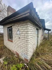 Нежилое здание площадью 88,5 кв. м и земельный участок площадью 867+/-10 кв. м по адресу: Нижегородская область, г. Арзамас, микрорайон Кирилловский, линия 17-я, д. 1. Кадастровые номера: 52:40:0404001:2993 (здание), 52:40:0404001:2633 (земельный участок). Назначение здания: нежилое, 1 этаж…