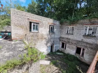 Комплекс нежилых зданий 1228.6, 202.1, 60.3, 7.3 кв.м и земельный участок 2136 кв.м, Приморский край Нежилое здание, кадастровый номер 25:20:240101:70, площадью 1228,6 кв.м. Здание - хозяйственный корпус, кадастровый номер 25:20:240101:71, площадь 202,1 кв.м. Здание - гараж на две машины…