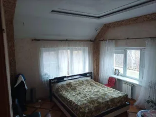 Дом 449,9 кв.м и участок 987 кв.м, Челябинская область. Жилой дом, площадью 449,9 кв.м., кадастровый номер: 74:36:0424012:405, на земельном участке с кадастровым номером 74:36:0000000:296, площадью 987 кв.м., расположенные по адресу: г. Челябинск, ул. Рябиновая, д. 33 (без мебели).