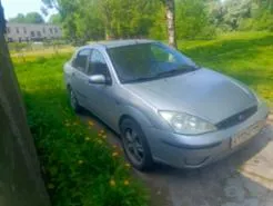 Ford Focus 2004 легковой, VIN X9FFXXEEDF4S42493, на условном ходу. VIN-номер частично не читаемый, требуется ремонт.
