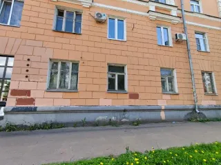 Нежилое помещение 18,5 кв. м Ярославль: помещения, назначение: нежилое, общей площадью 18,5 кв. м, этаж - 1, номера на поэтажном плане 12 − 14, расположенные по адресу: г. Ярославль, ул. Советская, д. 75, существующие ограничения (обременения) права: не зарегистрировано. Дополнительная информация…