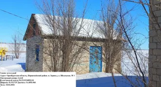 Здание школы и котельной 578,5 кв.м с участком 4649 кв.м, Оренбургская область. Здание школы кадастровый номер 56:22:0104001:86, площадь 578,5 кв.м, здание котельной кадастровый номер 56:22:0104001:84, площадь 22,5 кв.м, и земельный участок кадастровый номер 56:22:0104001:128, категория земель…