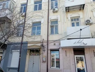 Квартира площадью 19,3 кв.м, кадастровый номер 61:44:0040438:1049 в залоге. Адрес: Ростовская область, г. Ростов-на-Дону, Кировский район, ул. Максима Горького, дом 212, кв. 35. Общая площадь 19,3 кв.м, вид жилого помещения - квартира, доля в праве 100%. Ограничения: залог, арест наложенный…
