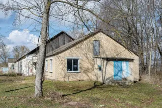Земельный участок 4979 кв.м с амбулаторией, гаражом, складом, 884,4 кв.м, Липецкая область, Добровский округ. Земельный участок 4 979 кв.м. с расположенными на нем зданием врачебной амбулатории 783,1 кв.м., гаражом 82 кв.м., складом 19,3 кв.м., по адресу: Липецкая область, муниципальный округ…