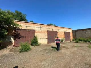 Нежилое здание, 202,9 кв.м, Оренбургская область, кадастровый номер 56:16:1002010:960, адрес: Оренбургская область, Курманаевский район, с. Курманаевка, ул. 40 лет Победы, 7. Год ввода в эксплуатацию: 1990. Количество подземных этажей: -. Вид ограничений и обременений: -. Общая площадь: 202.9…