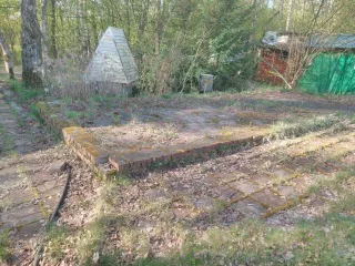 Земельный участок, площадь 400 +/- 7 кв.м., адрес: Калужская обл., г. Калуга, ул. Лесная, СНТ "Березка", уч. 519, кадастровый номер: 40:22:151801:450. Категория земель: земли населенных пунктов. Виды разрешенного использования: для садоводства. Здание, площадь 35 кв.м., назначение: нежилое, адрес…