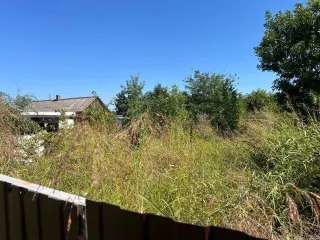 Земельный участок, общей площадью 1 400 кв.м., кадастровый номер: 01:06:0102005:19, расположенный по адресу: Российская Федерация, Республика Адыгея, р-н Теучежский, пгт. Тлюстенхабль, ул. Бжигакова, д.31. Имущество являеся предметом залога в пользу ПАО "Сбербанк"