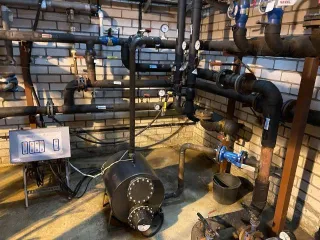 Имущественный комплекс по производству пеллет в Архангельской области. Движимое и недвижимое имущество, представляющее собой взаимосвязанный производственный комплекс по производству топливных пеллет, указанное в приложениях №1 и №2.