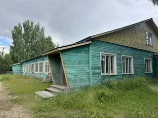 Здание детского сада Светлячок, 435,5 кв.м, земельный участок 6815 кв.м, Архангельская область. Здание детского сада Светлячок, с кадастровым номером 29:01:000000:836, площадью 435,5 кв.м., расположенное по адресу: Российская Федерация, Архангельская область, м.о. Вельский, д. Лукинская, д. 5Б…