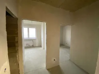 Однокомнатная квартира общей площадью 31,7 кв.м., с кадастровым номером 23:43:0415001:4817, расположенная по адресу: Краснодарский край, город Краснодар, улица имени Владимира Жириновского, дом 1, корпус 2, квартира 96. В квартире нет зарегистрированных лиц. Является предметом залога ПАО "Sberbank".