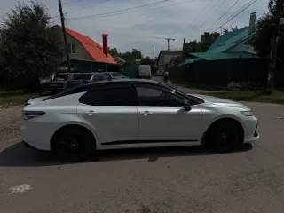 Toyota Camry 2021 года, 249 л.с., 253400 км, АКПП; Automobile Toyota Camry, gos.reg.znak H101XX98, VIN XW7BZ3HK60S116340, 2021 g.v., moshchnost dvig., l.s. (kW): 248.8 (183), tsvet: bely perlamutr s chernoy kryshey.