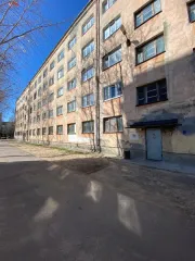 Нежилое помещение общей площадью 171,8 кв. м, расположенное по адресу: Архангельская область, город Северодвинск, улица Дзержинского, дом 4, помещение 20010, кадастровый номер 29:28:112207:2018. Вид ограничений и обременений: не зарегистрированы. Расположено на 1 этаже. Назначение: нежилое.