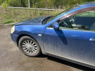 Ниссан Теана 2003 года, синий, госномер Р667ЕТ27. АКПП, неисправна система охлаждения, течь масла, стойки в неудовлетворительном состоянии, двигатель работает неисправно (работают не все цилиндры), не показывает уровень топлива.