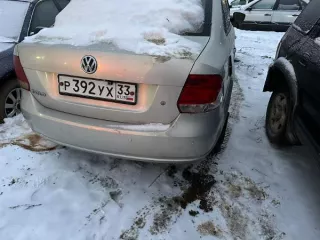 Автомобиль Volkswagen Polo, 2012 г.в., г/н Р392УХ33, VIN XW8ZZZ61ZDG002495; автомобиль Volkswagen Passat, 1991 г.в., г/н М273КУ33, VIN WVWZZZ31ZMB233357; автомобиль Тойота Королла, 1999 г.в., г/н К494КР33, VIN отсутствует, № кузова АЕ100-0305717. Цвет серебристо-желтый, передний бампер имеет…