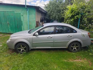 Шевроле Лачетти 2009 года, 95 лс, пробег 300244 км. Цвет серебристый, VIN: XUUNF197J90017266, госномер K236XX190. Двигатель бензиновый F14D3, номер 7235991, мощность 95 л.с. ПТС 50ОО983606. Разрешенная максимальная масса 1660 кг, масса без нагрузки 1300 кг.