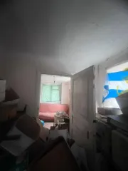 Продается имущество в Таганроге по адресу: пер. 9-й Новый, д. 1-б. В состав входят: нежилое здание общей площадью 123,5 кв. м (1 этаж), сарай 14,8 кв. м, туалет 5,1 кв. м (реестровый номер П2300001090) и земельный участок площадью 383 кв. м (кадастровый номер 61:58:0004023:2). Общая площадь…