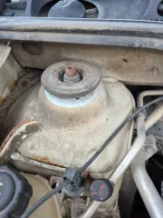 Renault Logan 2019, легковой седан, VIN X7L4SRLV462357180. Год изготовления 2019, двигатель K7MA812 UF23700, бензиновый, объем 1598 см³, мощность 82 л.с. (60,5 кВт). Кузов белый, номер кузова X7L4SRLV462357180. Экологический класс пятый. Пробег 318648 км. Коробка передач механическая, привод…