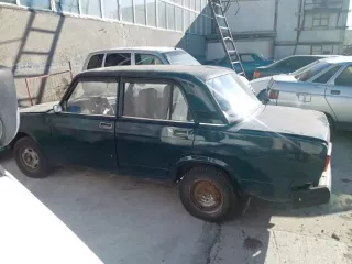 Автомобиль ВАЗ 21074, 2006 г.в. Автомобиль ВАЗ 21074, 2006 г.в., г/н Т951КТ55, VIN ХТА21074062456644. Царапины, потертости, вмятины, ржавчина и коррозия, поверхностные и внутренние загрязнения, окисление корпусов агрегатов. Ключ и  ПТС отсутствуют. имущество продается в том виде, в каком оно есть…