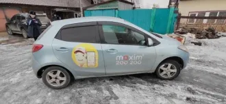 Mazda Demio 2008 года выпуска, цвет голубой, номер кузова DE3FS165698, государственный регистрационный номер X712КО125. Тип ТС легковой комби, мощность двигателя 91 л.с. (67.000 кВт), объем двигателя 1348 см³, экологический класс 4.