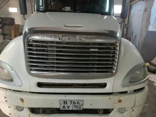 Freightliner CL120, 2002 и полуприцеп НАРКО, 1995 Продажа грузового автомобиля (сцепка) <p>Грузовой автомобиль FREIGHTLINER CL120 год выпуска 2002, мощность двигателя л\с 430 VIN 1FUJA6CG73LK74160 и Полуприцеп с бортовой платформой, цвет синий, НАРКО год выпуска 1995 г., VIN YF104ST3ASF013585…