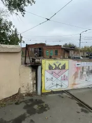 Помещение площадью 3 109,80 кв.м, кадастровый № 61:55:0010305:106. Адрес: Ростовская область, г. Новочеркасск, ул. Буденновская, дом №188. Общая площадь: 3109.8. Общие сведения об ограничениях и обременениях: арест, наложенный судебным приставом-исполнителем. Вид ограничений и обременений: арест…