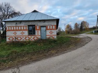 Земельный участок 656 кв.м и нежилое здание 125,9 кв.м, Чувашская Республика Земельный участок площадью 656 кв.м, с кадастровым номером 21:24:191604:3, с расположенным на нем следующим объектом недвижимого имущества: нежилое здание – с кадастровым номером 21:24:191604:73, назначение: нежилое…