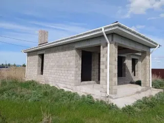 Дом 92,8 кв.м, Самарская область, Ставропольский район Дом, площадью: 92,8 кв.м., с кадастровым номером: 63:32:1702007:6955, земельный участок, площадью: 600 кв.м., с кадастровым номером: 63:32:1702007:2392. Адрес: Российская Федерация, Самарская область, муниципальный район Ставропольский…
