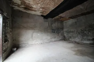 Земельный участок 152 кв.м и нежилое здание гаража 96,7 кв.м, Саратовская область, г. Саратов Саратовская область, г. Саратов, ул. 32 Стрелковой Дивизии, д. 146. Год ввода в эксплуатацию: 1955, количество подземных этажей: 0, вид ограничений и обременений: не зарегистрировано, общая площадь: 96.7…