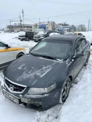 Honda Accord 2003 года, 190 лс, 249179 км, АКПП. Легковой автомобиль находится на ходу. Аккумулятор разряжен, зарядка аккумулятора не дала результатов. Колеса спущены. Автомобиль не товарного вида. Требуется текущий ремонт автомобиля: не стабильная работа двигателя внутреннего сгорания, неисправен…