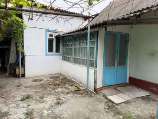 Земельный участок 1600 кв.м, жилой дом 89,2 кв.м, Ставропольский край, ст-ца Стодеревская, Каюшникова, д.36. Земельный участок с кадастровым номером: 26:36:110703:42, площадью 1 600 кв.м. и жилой дом с кадастровым номером: 26:36:110703:151, площадью 89,2 кв.м., расположенные по адресу: РОССИЯ…