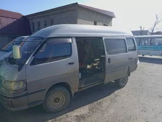 Toyota HiAce, г/н А845СО79, VIN: ОТСУТСТВУЕТ, цвет: темно серый  год выпуска: 1991, ПТС 79 РО 569400, СТС: 9957 663945. Тех. описание: 3,0 л, дизель, 130 л.с., на ходу, требуется замена головки блока цилиндра, бензонасоса и резинки, а также ремонт электропроводки. В 2011 году установлен кузов 1997…