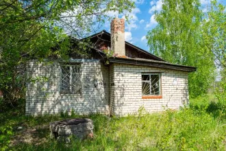 Нежилое здание площадью 88,5 кв. м и земельный участок площадью 867+/-10 кв.м. по адресу: Нижегородская область, г. Арзамас, микрорайон Кирилловский, линия 17-я, д. 1. Кадастровые номера: 52:40:0404001:2993 (здание), 52:40:0404001:2633 (земельный участок). Назначение здания: нежилое, 1 этаж…