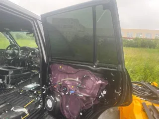Lexus LX 570 VIN: JTJHY00WX04279138