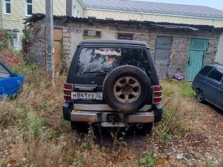 Mitsubishi Pajero 1998 года, 145 л.с., полный привод, АКПП. Цвет зеленый. VIN: JMY0RV430WJ002037, ПТС: 46РА927252, госномер М841УХ32. Производитель Япония. Модель двигателя 6G72, бензиновый, объем 2972 куб. см, мощность 147 л.с. Разрешенная максимальная масса 2405 кг, масса без нагрузки 1795 кг.