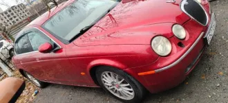 Jaguar S-Type 2006 года выпуска, VIN: SAJAA01M57FN73133. Государственный регистрационный знак: E527QB 186. Цвет кузова: вишневый.