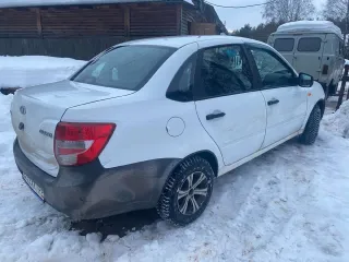 Автомобиль LADA 219010. Государственный регистрационный знак Е292ХК159. VIN ХТА21901060403288. Тип ТС легковой седан. Год выпуска 2016. Цвет белый. ПТС 630Е 370108. СТС 99 60 647628. Требуется капитальный ремонт двигателя. Автомобиль после аварии. Автомобиль не на ходу.