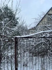 Дом 41,8 кв.м и участок 600 кв.м, Московская область. Здание, назначение: жилое, количество этажей: 1, кадастровый (условный) номер 50:16:0000000:11671, площадь здания: 41,8 кв. м., место нахождения: Россия, обл. Московская, р-н Ногинский, рп Воровского, снт Отдых, дом 152 и расположенный под…