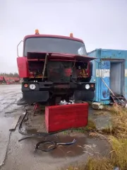 Tatra 815, 1992 года выпуска. Грузовой автомобиль, VIN TNU 285P13MK013970. Модель двигателя 3А-929-15 17432. Цвет кузова красный. Рабочий объем 14860 см³, мощность 283 л.с. Паспорт транспортного средства 18 МТ 093654, государственный номер Р176ХО/59. Находится в Новом Уренгое, ЯНАО.