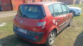 Renault Megane Scenic 2004 года, красного цвета, иностранный регистрационный знак SMI31095. Комплектуется свидетельством и ключом. Имеет признаки эксплуатации, видимые дефекты и механические повреждения. Возможны скрытые повреждения и дефекты. Реализуется в качестве годных остатков.