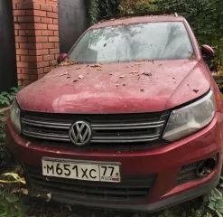 Автомобиль марки Volkswagen Tiguan, год выпуска: 2013, идентификационный номер  VIN : XW8ZZZ5NZDG121940, цвет: вишнево красный, шасси: отсутствует, кузов  кабина  номер: XW8ZZZ5NZDG121940, ПТС: серия 40 НP 060430, адрес местонахождения: Москва, метро  Говорово . Обременение: запрет на…