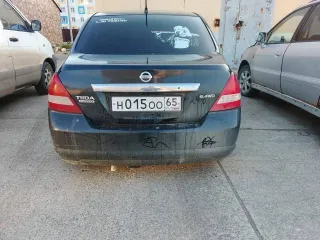 Nissan Tiida 2006 года, 109 л.с. Пробег 100000 км. VIN/номер кузова: SNC11-110795. Государственный номер Н015ОО65. Находится в залоге у АО «ТБанк», действует запрет на регистрационные действия. Автомобиль в плохом состоянии, имеет внешние признаки износа. На кузове присутствуют потертости на…
