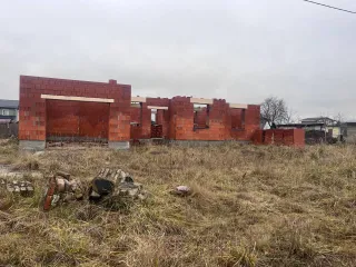 Недостроенный дом 176.8 кв.м и участок 1525 кв.м, Владимирская область. Жилой дом (недостроенный), площадью 176,8 кв.м., расположенный по адресу: Владимирская область, Судогодский район, сельское поселение Муромцевское, поселок Бег, Луговая ул, д.14, кадастровый (условный) номер: 33:11:130102:861…