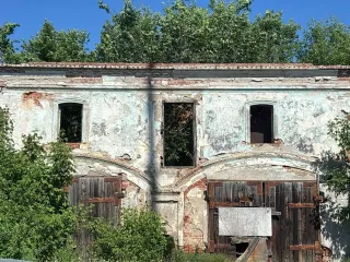 Нежилое помещение 444 кв.м. Челябинская область Продажа имущества - нежилое помещение площадью 444 кв.м. Нежилое помещение, площадь 444 кв.м., назначение: нежилое, адрес (местонахождение): Челябинская область, г. Троицк, ул. Октябрьская, д. 95, пом. 1, кадастровый (условный) номер: 74:35:0300016:85