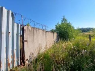 7 объектов конкурсной массы, имущественный комплекс по адресу: Чувашская Республика, г. Канаш, Ульяновское шоссе:  
1. Материальный склад кадастровый №21:11:240201:1986,  
2. Забор из железобетонных плит из железных листов с пятью воротами, протяженность 1572 п.м., кадастровый №21:11:000000:1287, …