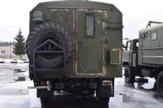 Высвобождаемое движимое военное имущество (имущество службы связи) Высвобождаемое движимое военное имущество,  (имущество службы связи: специальный автомобиль ГАЗ-66-05, с кунгом  мастерская связи М3-М2) (приложение №1) 
Год выпуска: 1985 
VIN номер: нет данных 
Марка грузовика: ГАЗ 
Модель…