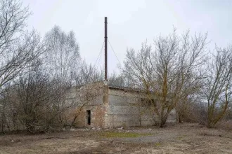 Земельный участок 6558 кв.м, здание дома-интерната 1848,1 кв.м и склад 51,8 кв.м, Липецкая область, Лев-Толстовский р-н Земельный участок общей площадью 6558 +/-28 кв.м., категория земель: земли населенных пунктов, вид разрешенного использования: под общественную застройку, кадастровый номер…