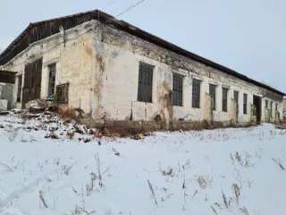 Нежилое помещение площадью 13,6 кв. м, кадастровый номер 03:14:110128:78. Нежилое помещение площадью 363 кв. м, кадастровый номер 03:14:110128:55. Нежилое здание (ремонтно-механические мастерские) площадью 1369,6 кв. м, кадастровый номер 03:14:110128:40. Нежилое здание (гараж) площадью 1122,4 кв…