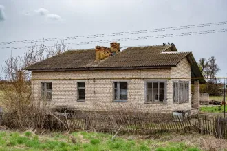 Земельный участок площадь 654,99 кв.м., с расположенным на нем зданием 85,4 кв.м. по адресу: Российская Федерация, Орловская область, м.р-н Болховский, с.п. Злынское, д. Татинки, ул. Каштановая, д.1 Лот №1: Объект 1. Земельный участок, категория земель: земли населенных пунктов, вид разрешенного…