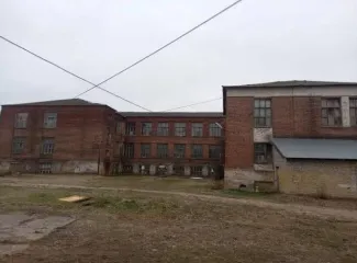 Здание с расположенным под ним земельным участком Здание площадью 2845,1 кв.м, расположенное по адресу: Российская Федерация, Тверская область, муниципальный округ Кувшиновский, город Кувшиново, улица Степана Разина, дом 27, с кадастровым номером 69:17:0010300:2303; Земельный участок площадью 5764…